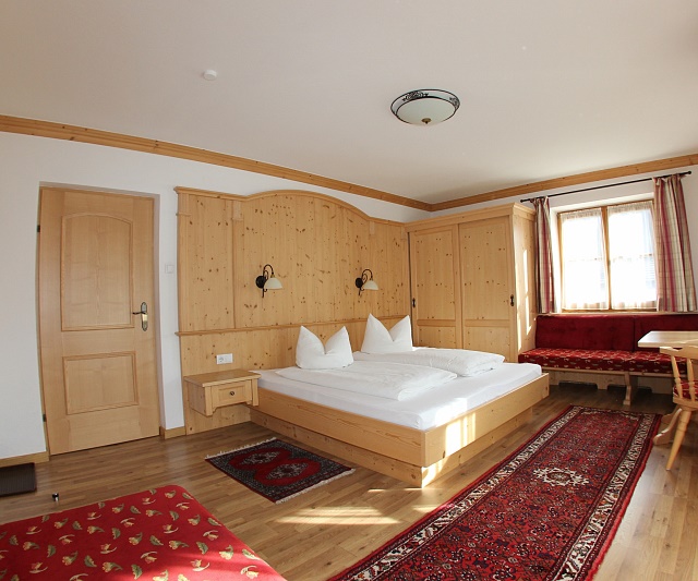 Haus Sonnwend - Comfort rooms and holiday apartments in that orginal Alpbach style