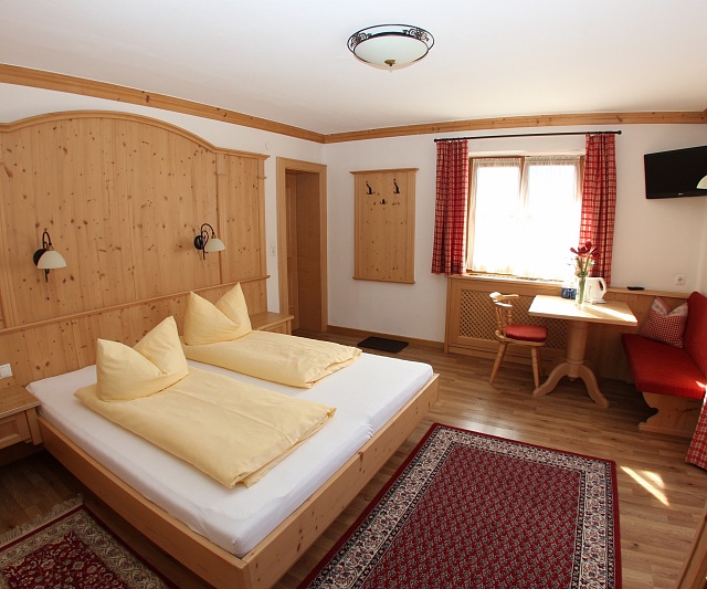 Haus Sonnwend - Comfort rooms and holiday apartments in that orginal Alpbach style